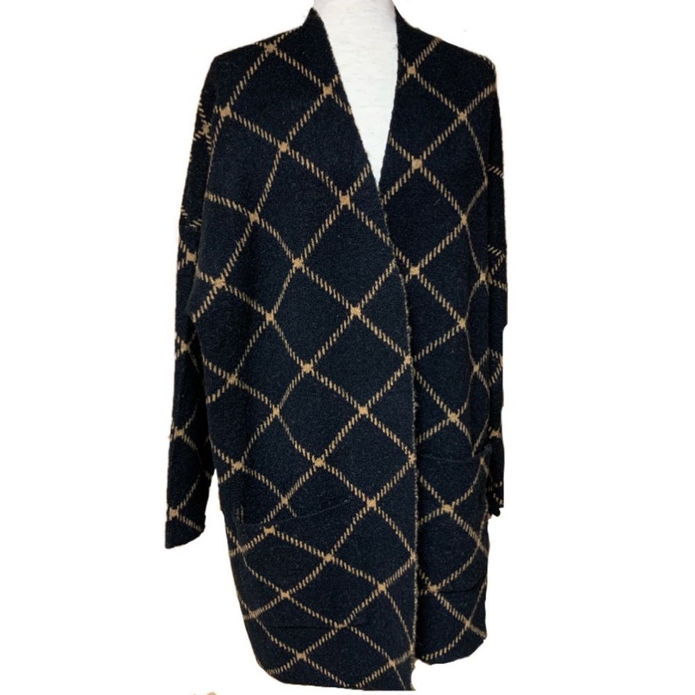 Chelsea & Theodore cardigan with front pockets